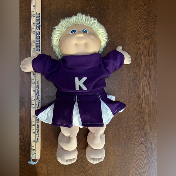 Cabbage Patch Kids, Cheerleader. Signed by Xavier Roberts. U get doll AND outfit - Picture 3 of 6